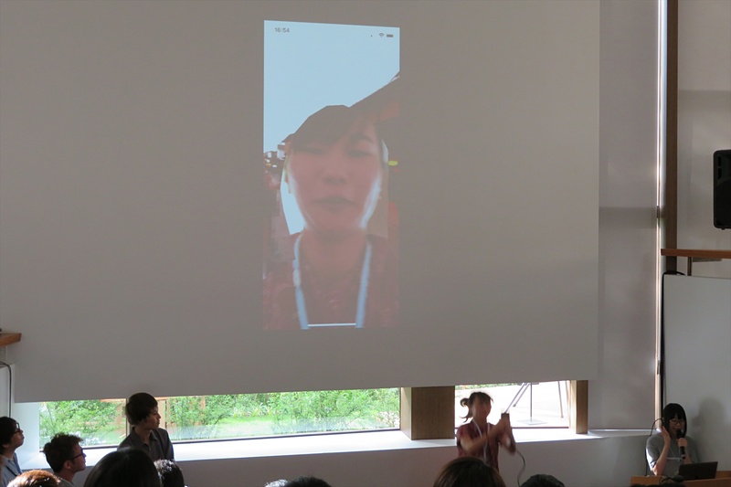 おなかすいたは、ジャンプすることで360度のパノラマ写真に自分の姿を合成させられる「JUMTRIP」を開発