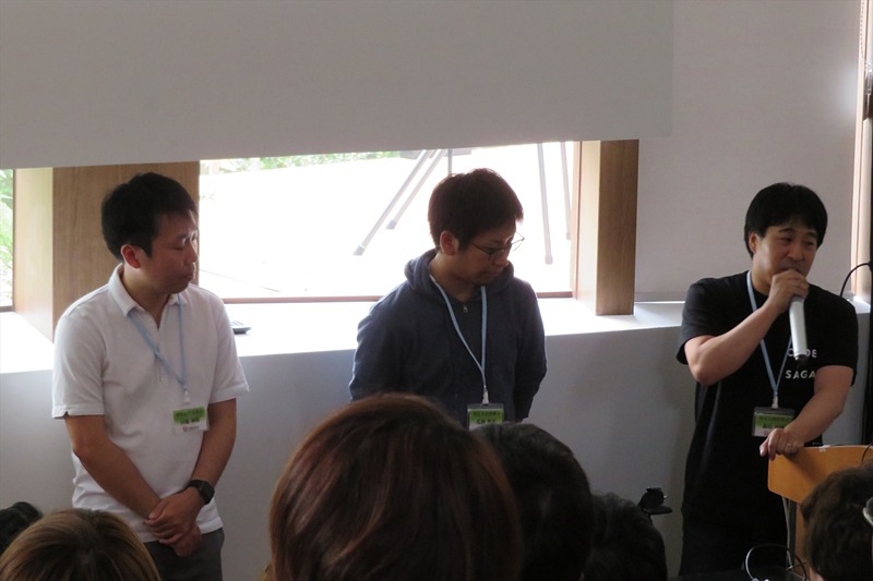 甘えん坊将軍IIは、音声コマンドでカメラを起動し、危険な場所の情報を共有する「街道奉行」を開発