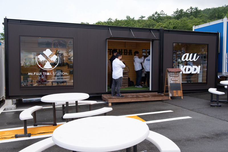 御殿場口にある情報提供施設「Mt.FUJI TRAIL STATION」（トレイルステーション）。タクシーやバスなど車で来られる場所だ