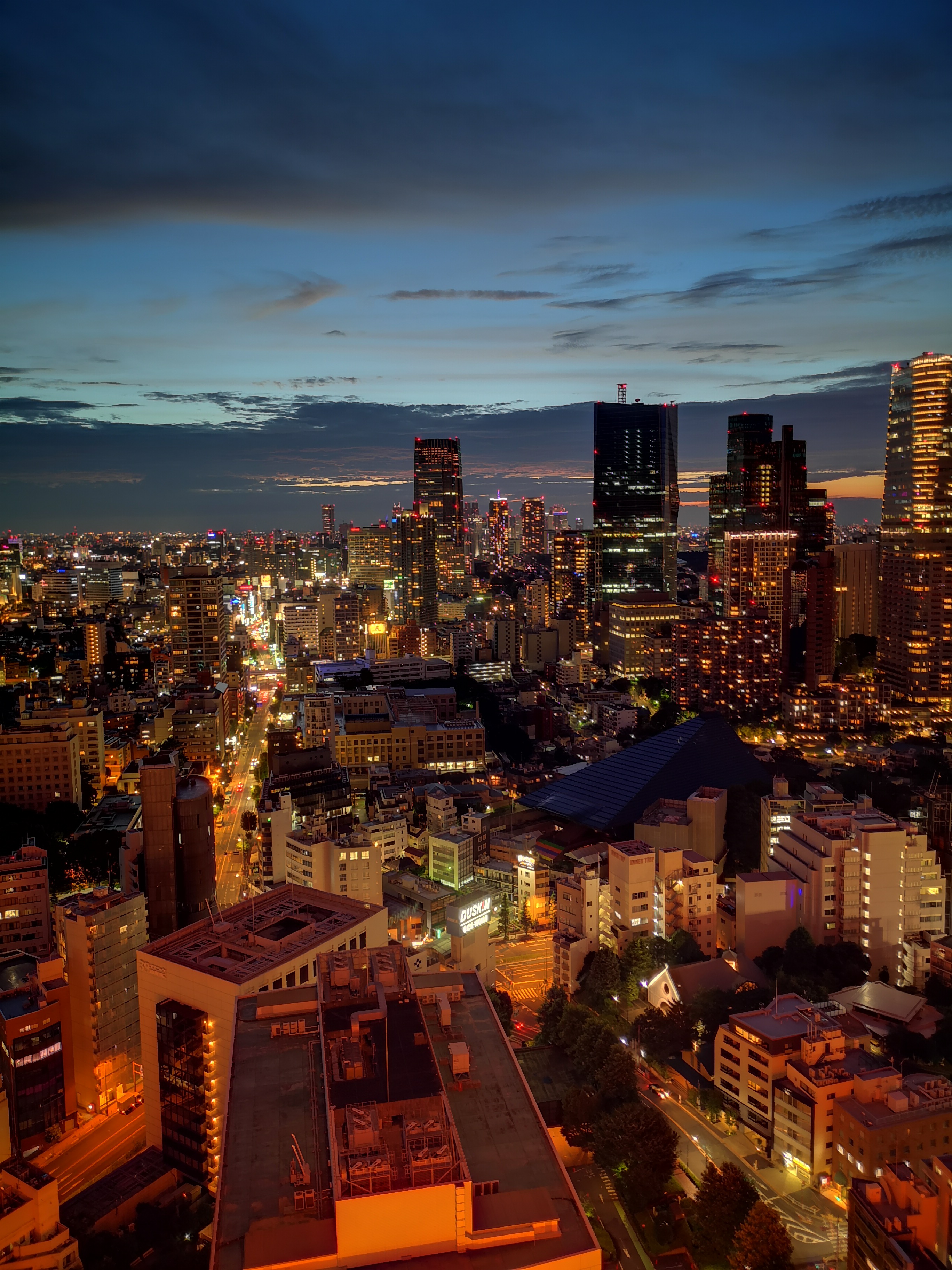 写真、特に夜景のキレイさは他の機種を凌駕している