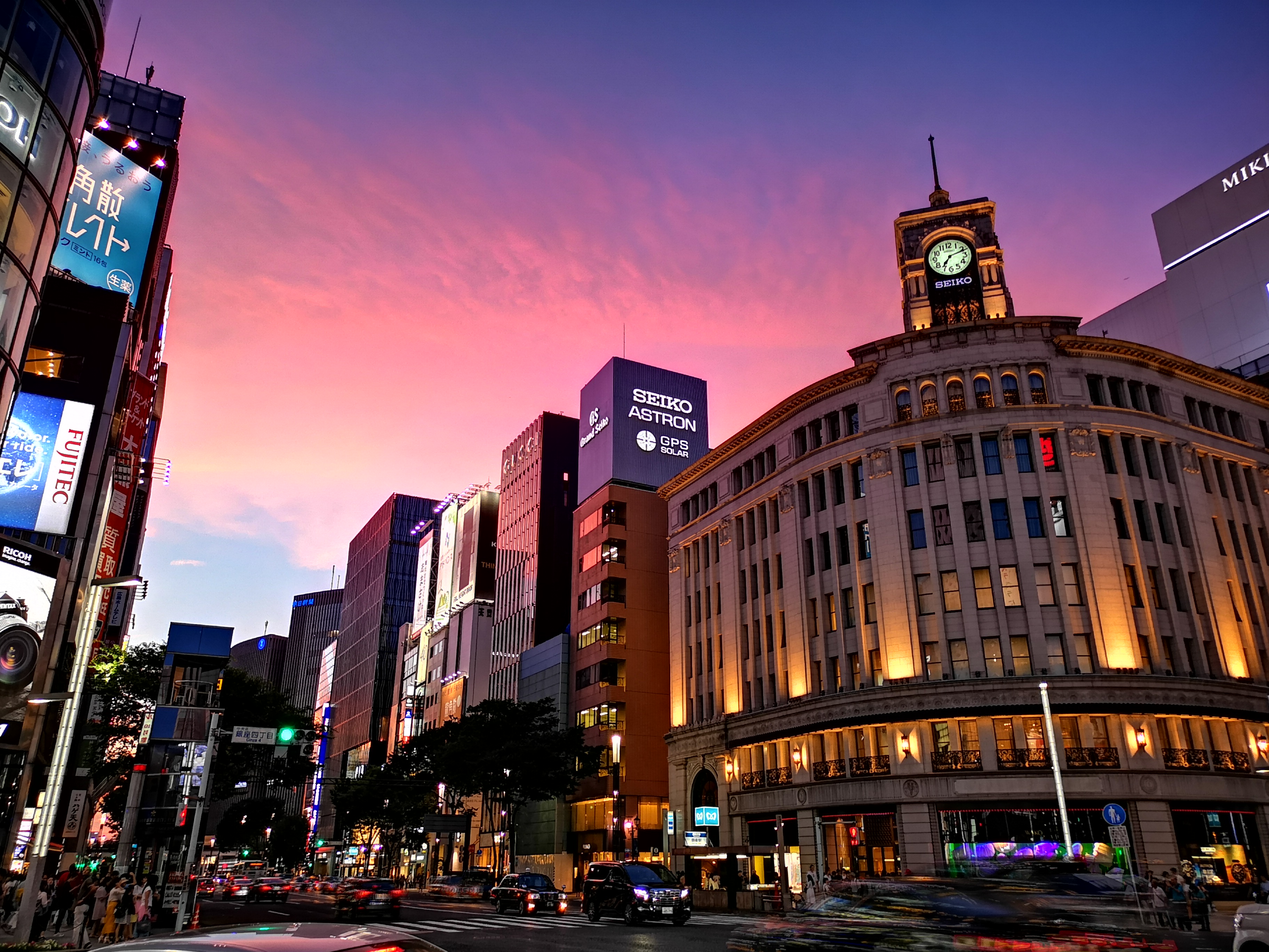 写真、特に夜景のキレイさは他の機種を凌駕している