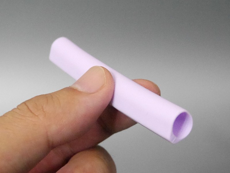 本体はシリコン製。重量は6gと軽く、まったく負担にならない