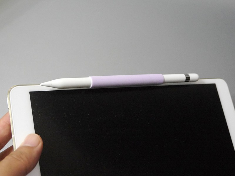 iPad Proのベゼル部分などに取り付けが可能