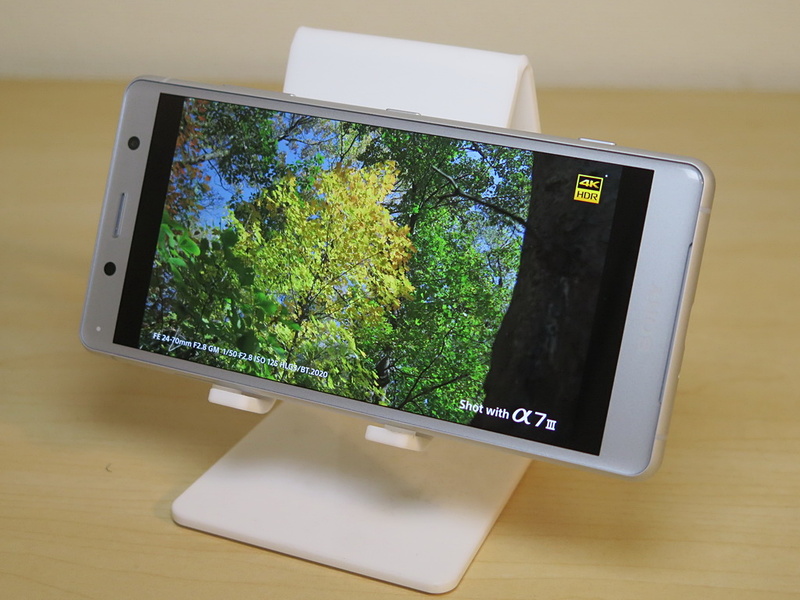 5インチフルHD対応の画面で、存分に映像コンテンツを楽しむことができる