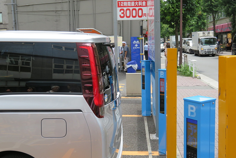 予約された駐車場に駐車された状態。「駐車」と表示される