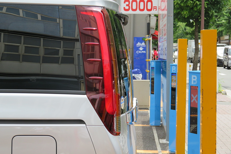 予約していない車が入ると「×」と表示される。