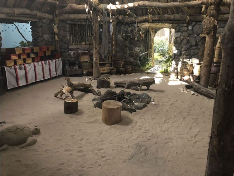 砂の床と囲炉裏