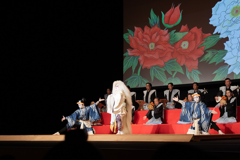 尾上右近による歌舞伎舞踊「石橋」が披露された