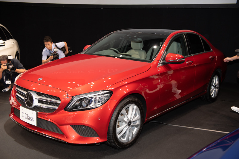 メルセデス・ベンツ 新型Cクラス セダン C200 AVANTGARDE ヒヤシンスレッド