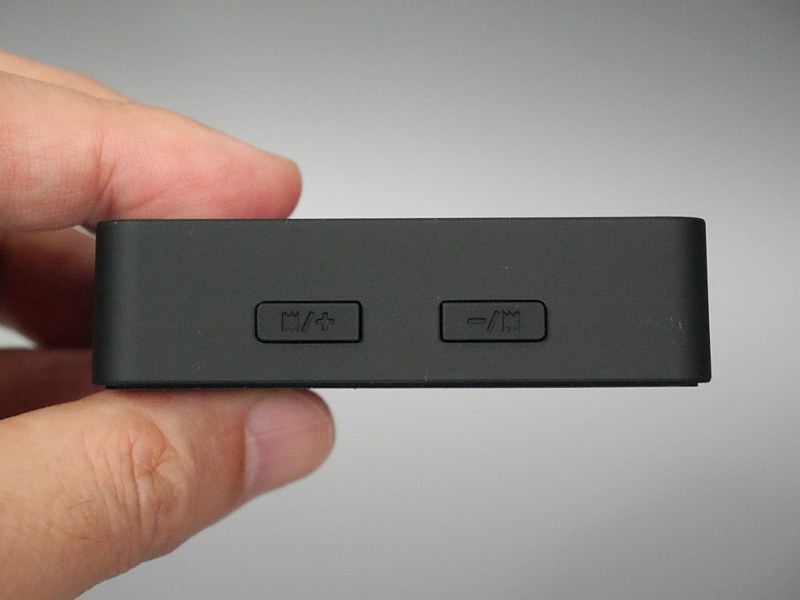 音量調整ボタンを備えるが、テレビにつなげっぱなしという性格上、利用していない