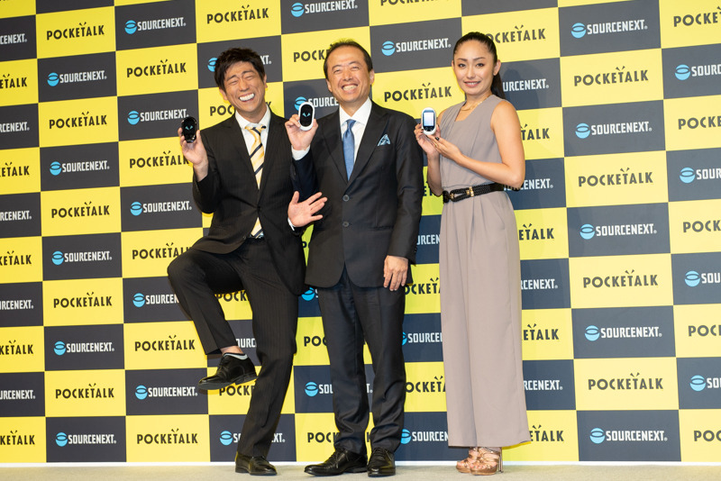 発表会には安藤美姫と、明石家さんまの代わり（？）に原口あきまさが登場、翻訳機能をステージ上で披露した