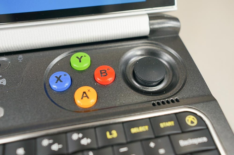 ボタンの配置はXbox準拠でWindowsゲームは使いやすい。しかし配色はXboxとY（黄色）とA（緑）が逆でやや紛らわしい