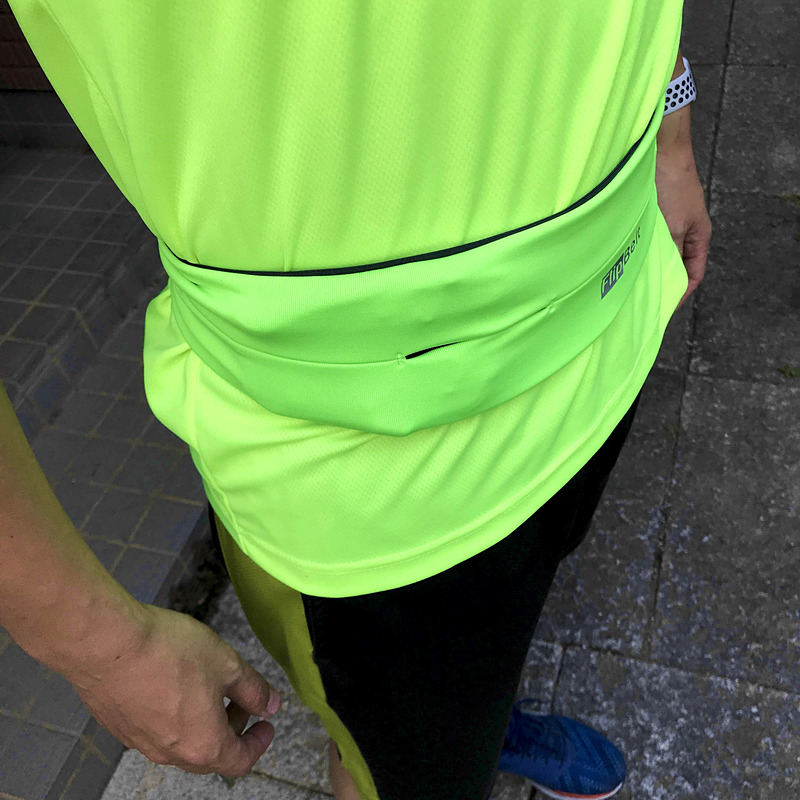 装着してみたところ。伸縮性があるので体にぴったりフィットします