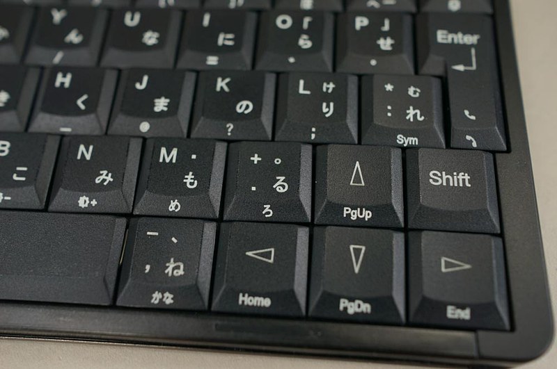 キーは押しやすい立体的な形状