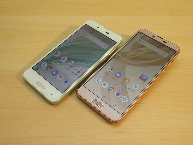 昨年のAQUOS sense（左）よりもワンクラス上の環境を実現するAQUOS sense plus（右）