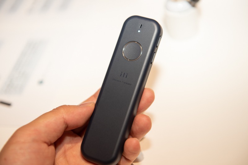 接客向けオフライン翻訳機「ili PRO」。ハードウェアは既存モデルと同等で、翻訳エンジンなどが接客向けに強化された