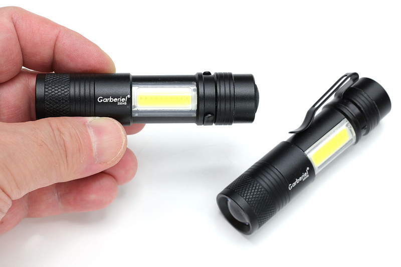 14500で使えるLEDライト各種。左のLEDライトは5本セットの激安品。右のライトは前方が点灯するのに加え、側面も点灯可能。これら14500対応LEDライトは、どれも手のひらに収まってしまうポケットサイズです。