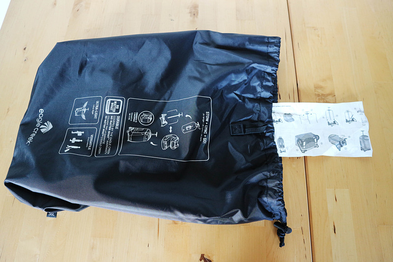 説明書きのついた収納袋。紙ではないので失くしにくい