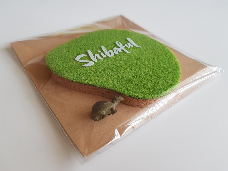 シバフルは芝のコースターにユニークな動物フィギュアがセットになった癒し系アイテムだ