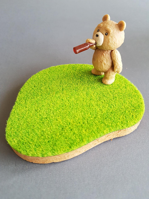 いろいろなフィギュアで遊んでみました……。素材としてミスマッチの金属系以外は大丈夫そうです