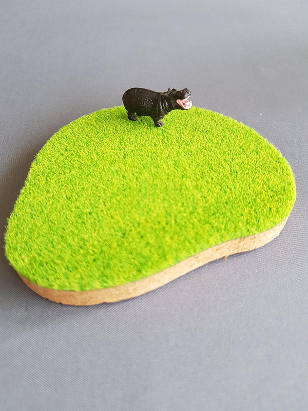 いろいろなフィギュアで遊んでみました……。素材としてミスマッチの金属系以外は大丈夫そうです