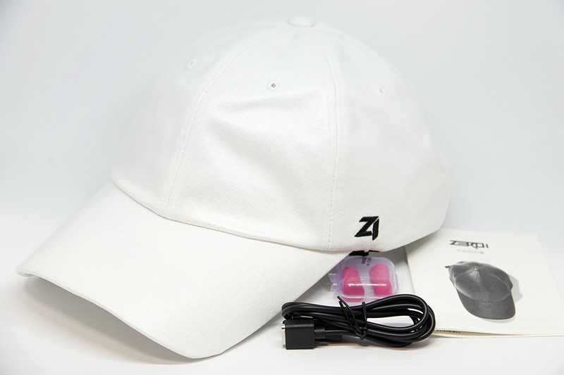 白のほうでは、違う色の耳栓が同梱されていた。1つの箱に入れられていたため、正確にはどちらのものかは不明