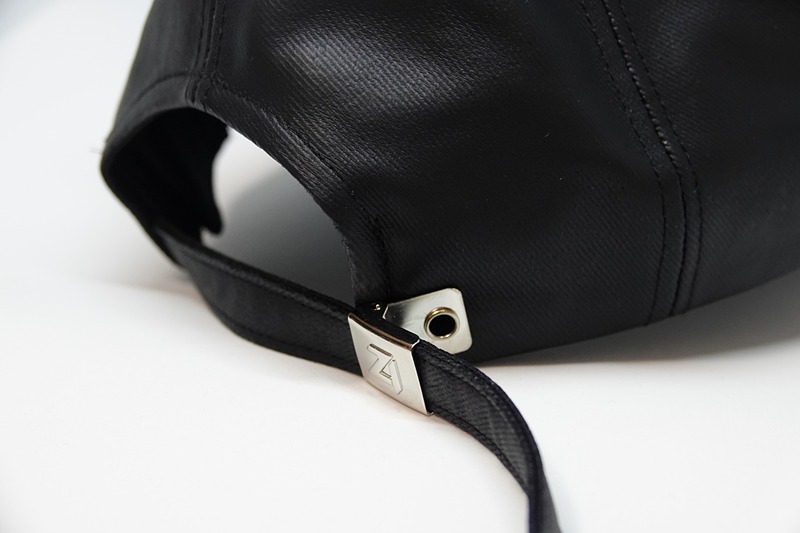 ZEROiはフリーサイズ。後ろのベルトで調節可能