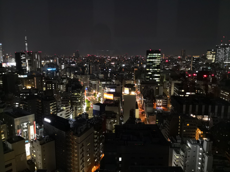 ノーマルなモードで夜景を撮影。AIが夜景と認識し、肉眼で見ている景色とあまり変わらない写真になった