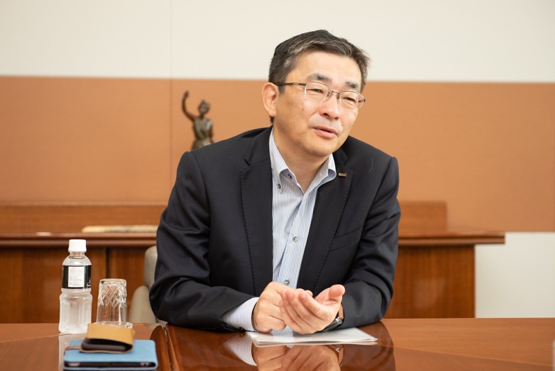 KDDI 代表取締役社長の高橋誠氏