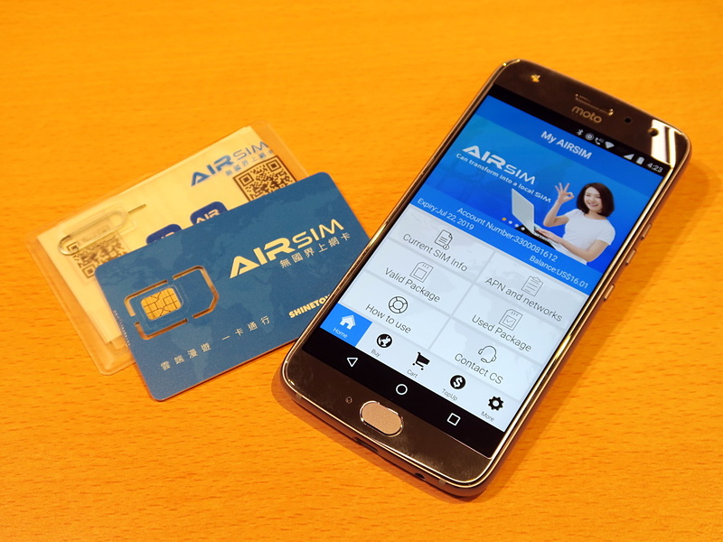 Amazonで購入すると、SIMカードケース（SIMピン付き）に入れられて送られてきた