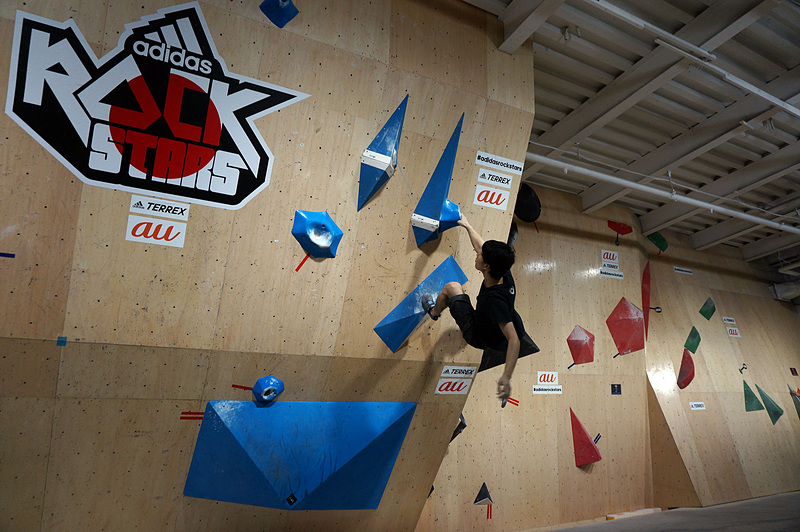 7日の体験会でデモンストレーションとして女子スーパーファイナルのコースに登っていただいた