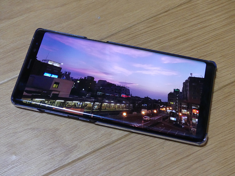 額縁が狭くて、画面いっぱい映像だと本当に楽しい。改めて実に本当に楽しい（もちろんNetflixの映像ではありません）