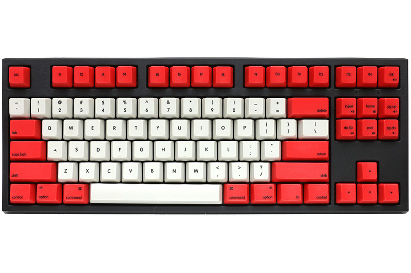 WASD Keyboardsで注文したカスタマイズ・キーボード。US配列テンキーレスで、キースイッチはCherry MX 茶軸。OS絡みのキーはMac用（command・optionなど）にしました。メカニカルキーボードでMac用でテンキーレスという時点で選択肢が非常に狭くて困っていましたが、WASD Keyboardsのおかげで選択の自由度が一気に広がりました。