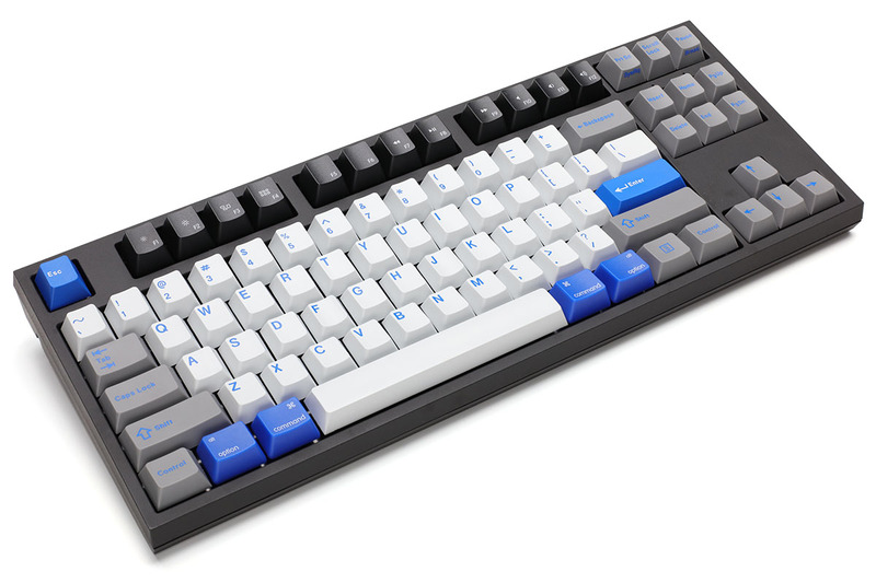 こんな雰囲気のキーボードになりました。メディアキーは赤と黒を買いましたが、赤だとハデ過ぎなので黒をセット。