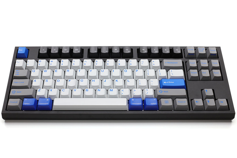 こんな雰囲気のキーボードになりました。メディアキーは赤と黒を買いましたが、赤だとハデ過ぎなので黒をセット。