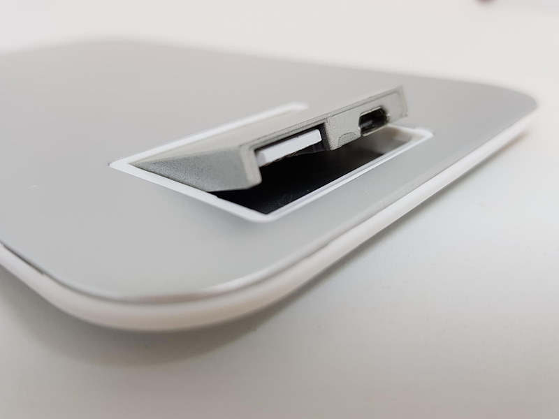 20年ほど前のRJ11ジャックなどに採用されたリトラクタブルポートが生き返った