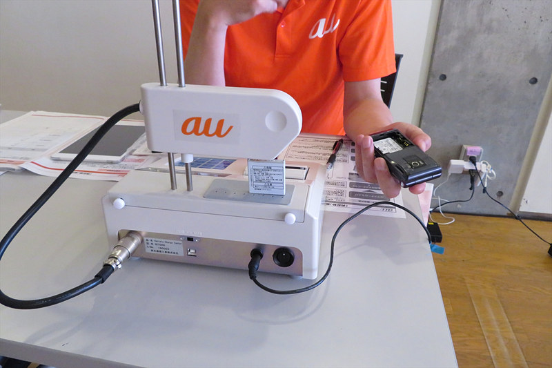 業務用のバッテリーテスターでバッテリー復活を試みる