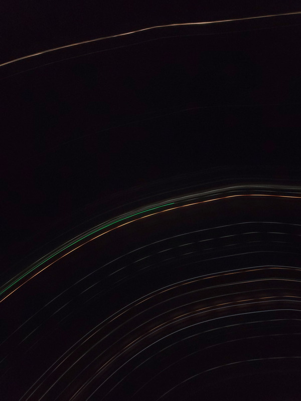 端末を伏せる動作が間に合わず、偶然撮れた1枚。これはこれで芸術的ではある