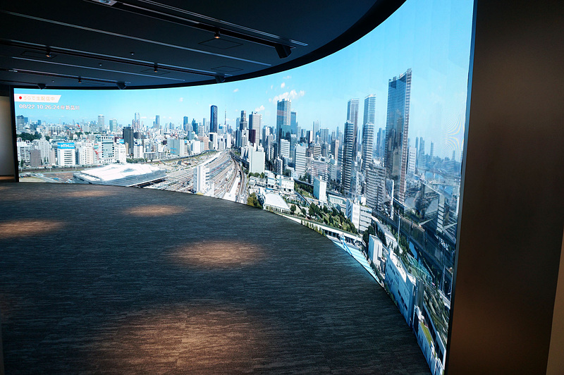 12Kサイズのワイドスクリーン