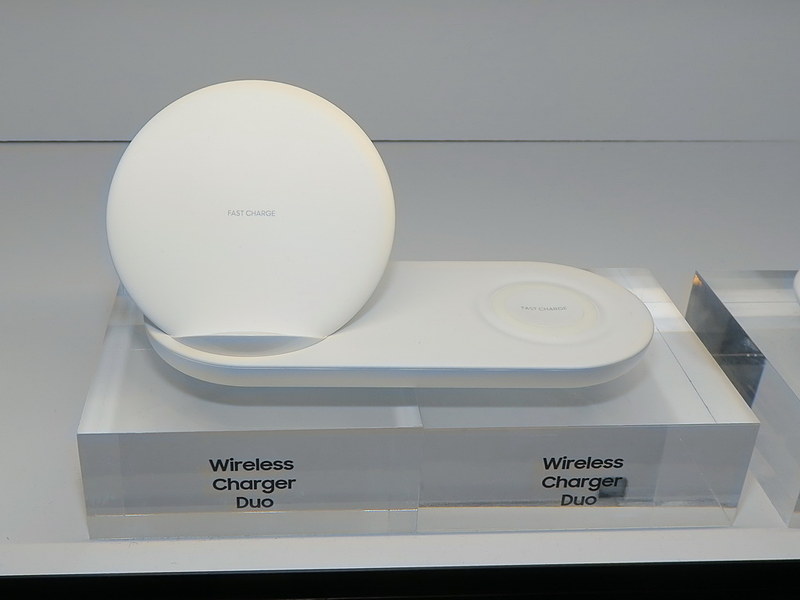 同時に発表されたWireless Charger Duoは、Galaxy Note9などとGalaxy Watchを同時にワイヤレスで充電可能