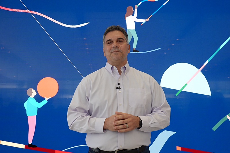 Apple シニアマーケットディレクターのデニー・トゥーザ氏