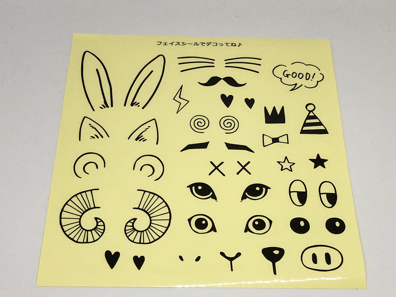 同梱のフェイスシール。眉っぽいものをどこに使うのだろうかと考えてしまった