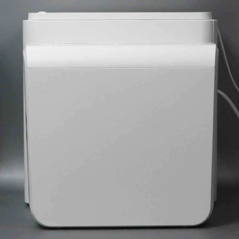 横から見たところ。高さこそ異なるが奥行きはほぼ同等で、それでいてCD裁断機能が付属し、かつ容量も増えているのはありがたい