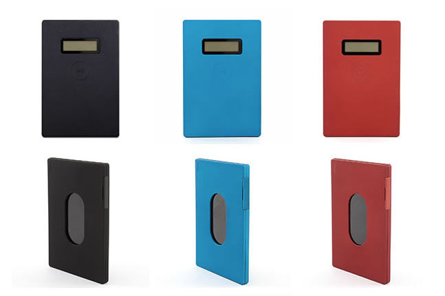 UNIQの「miruca PLUS」（<a href="http://www.uniqstyle.co.jp/products/mirucaplus/" class="strong bn" target="_blank">公式ページ</a>）。カードケース型で、カードを収納してもカードをかざしても残高を表示できます。対応カードは、Suica、PASMO、ICOCA、Kitaca、TOICA、manaca、PiTaPa、はやかけん、nimoca、SUGOCA、nanaco、WAON、楽天Edy。nanacoとWAONの場合はポイントも表示されます。改札や自動販売機などで電子マネーを使った場合、残高が自動的に一定時間表示されますので「改札で残高の見のがし」もなくなりますネ。コイン電池式で、1日5回の使用で約1年使えます。カラーバリエーションは3色。直販価格は税込3326円。