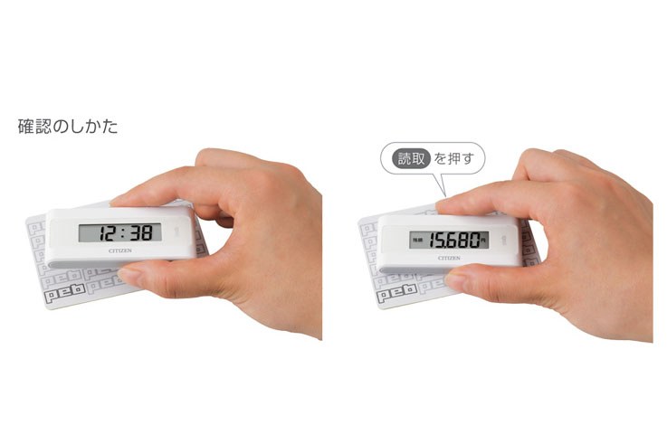 シチズン・システムズの「TWTC501」（<a href="http://www.citizen-systems.co.jp/electronic/health/twtc501.html" class="strong bn" target="_blank">公式ページ</a>）。歩数計に電子マネービューアーが内蔵された製品です。対応カードはPASMOを含む各種交通系ICカード、nanaco、WAON、新旧Edyとなっています。ポイント表示機能はありません。歩数計としては14日分の歩数をメモリーし、ポケットやバッグなど入れれば歩数がカウントされます。クリップ・ストラップ付き。実勢価格は2800円前後。