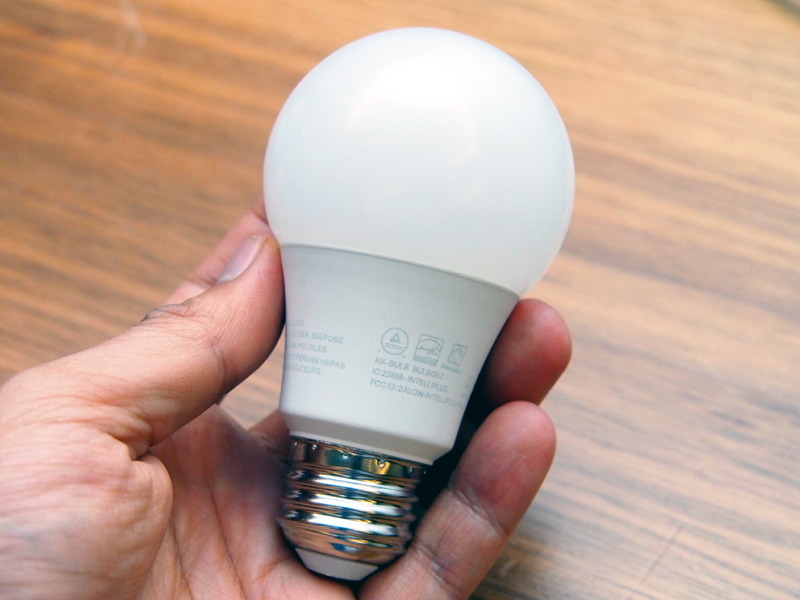 音声やアプリで調光が可能な「Smart Bulb」