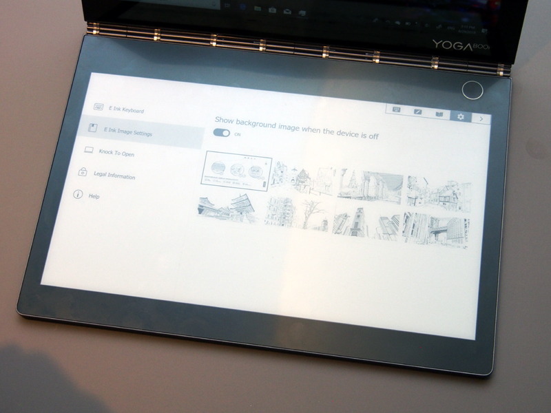 E-Inkのディスプレイには、キーボードや電子書籍などを表示できる
