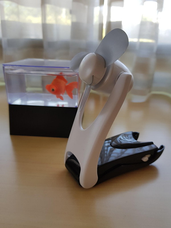 我が家にはなぜかたくさんあるUSB充電池だが、今年の狂気的な暑さ対策に買った100円扇風機用にしっかり働いてくれている
