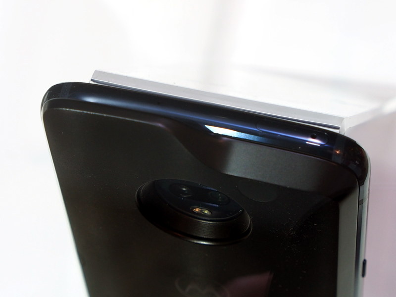 アンテナは上部に搭載されているという