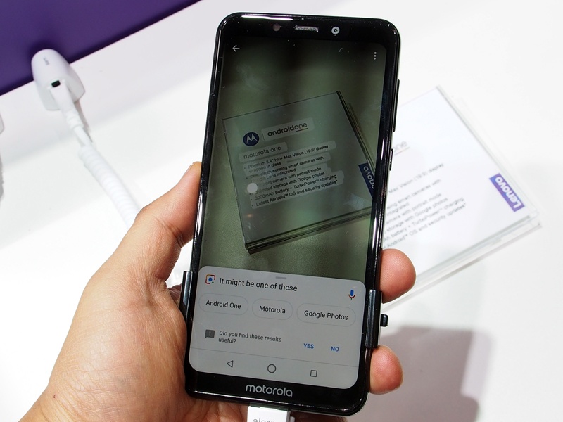 Google Lensでスペックシートを読んでみたところ、「Android One」や「Motorola」といったキーワードを検索できた